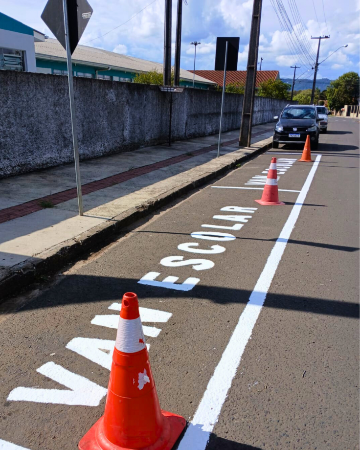 Prefeitura de União da Vitória revitaliza sinalização em ruas perto de escolas para a volta às aulas