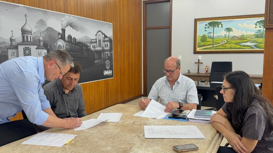 Prefeito assina ordem de serviço para a reforma da UBS do Nossa Senhora da Salete