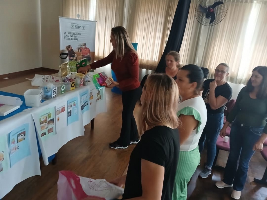 Feirantes de União da Vitória participam de capacitação em Boas Práticas no Manuseio de Alimentos