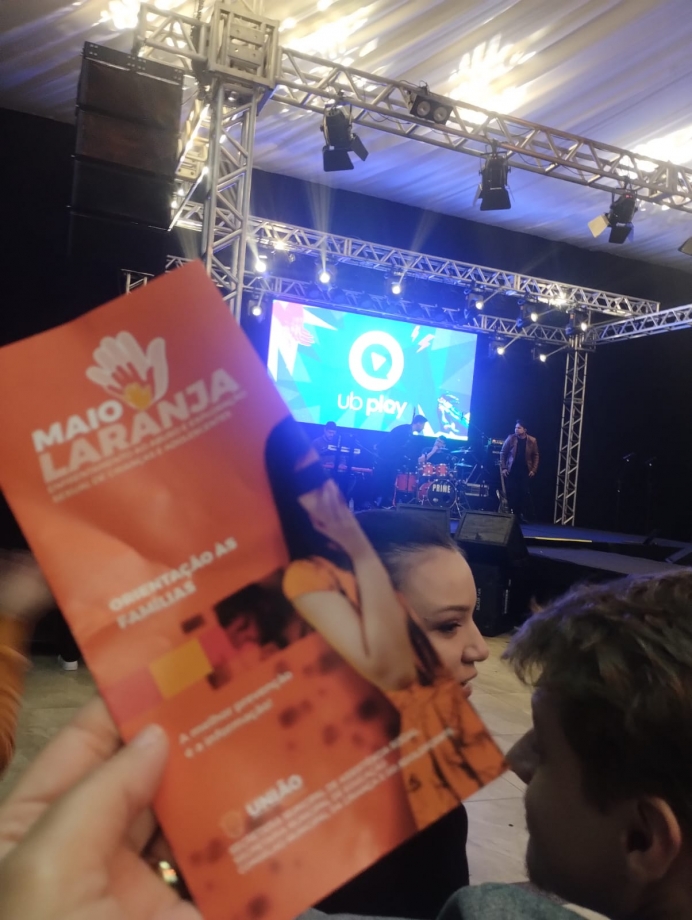 Secretaria de Assistência Social realiza ação do Maio Laranja durante evento dos 25 anos da UGV