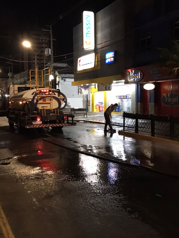 Equipes iniciam trabalho de limpeza nas ruas de União da Vitória