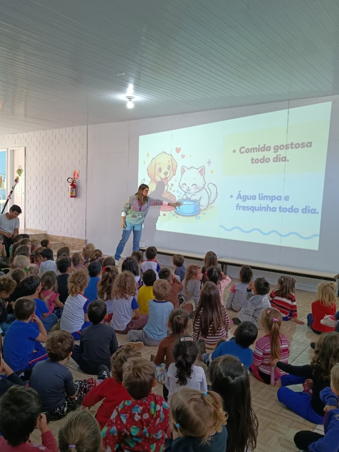 Defesa Animal realiza ciclo de palestras nos CMEIs sobre cuidados com os animais de estimação
