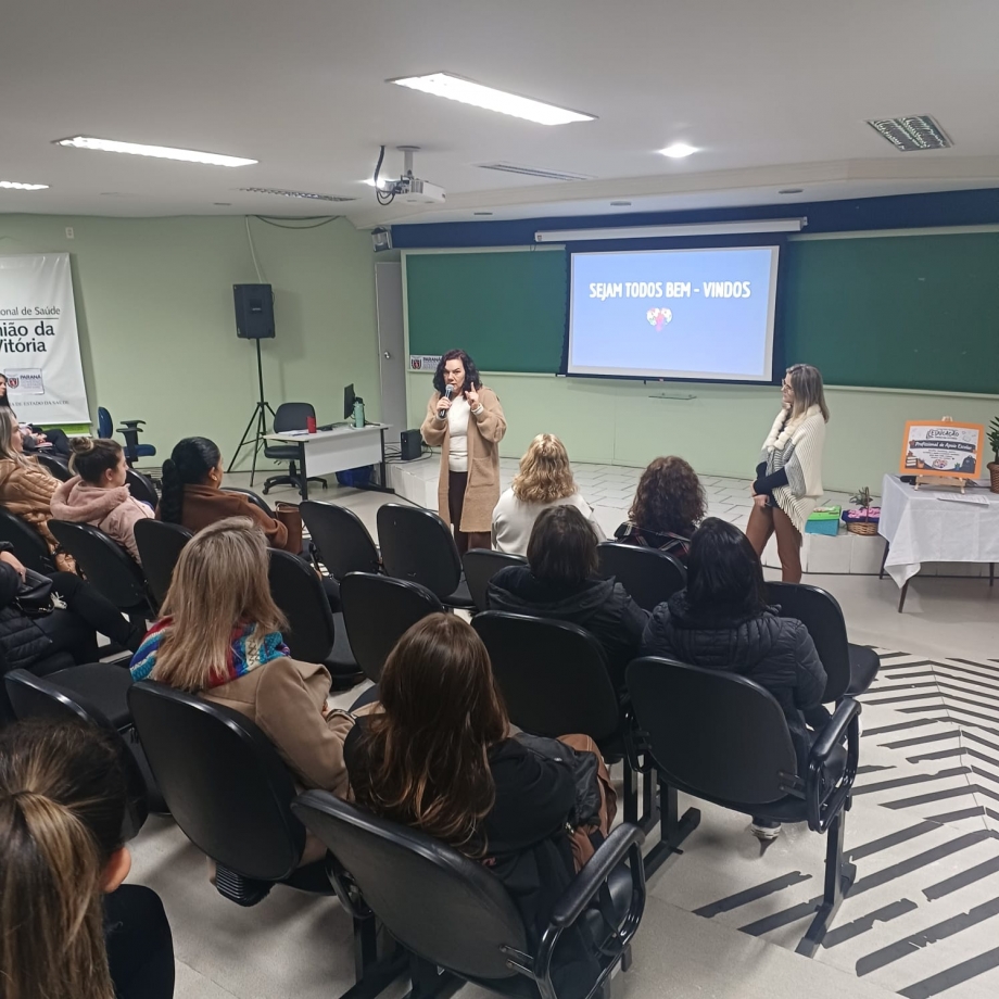 Secretaria de Educação realiza capacitação para profissionais de apoio escolar da rede municipal