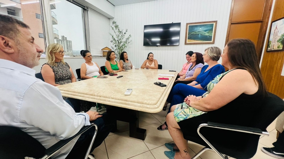 PREFEITO DE UNIÃO DA VITÓRIA, BACHIR ABBAS, EMPOSSA NOVOS CONSELHEIROS TUTELARES