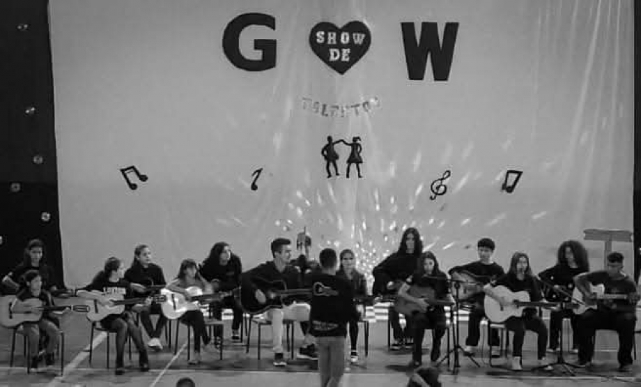 Alunos da oficina de violão do CRAS de União da Vitória participam de Show de Talentos