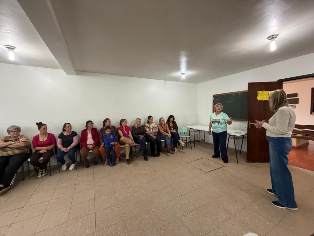 Assistência Social, Diretoria da Mulher e Sala do Empreendedor realizam encontro com mulheres de São Domingos