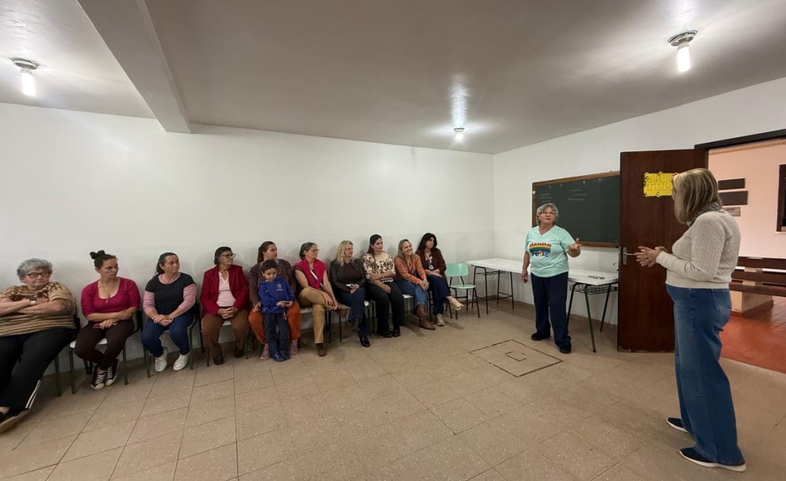 Assistência Social, Diretoria da Mulher e Sala do Empreendedor realizam encontro com mulheres de São Domingos