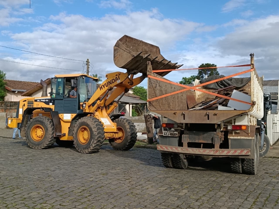 Prefeitura inicia força-tarefa para limpeza e retirada de entulhos após enchente em União da Vitória