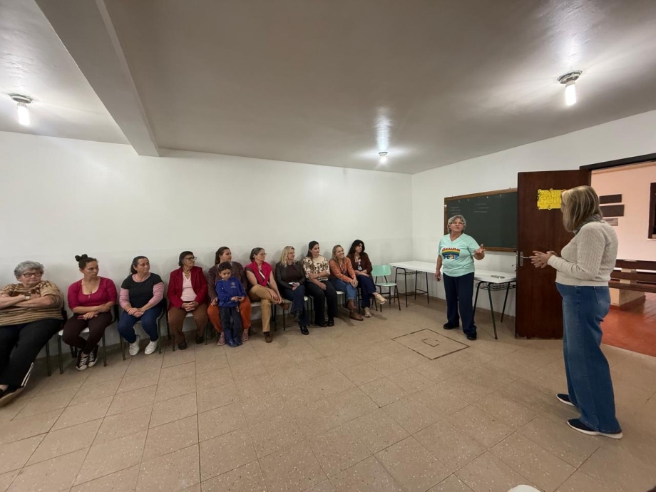 Assistência Social, Diretoria da Mulher e Sala do Empreendedor realizam encontro com mulheres de São Domingos