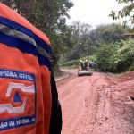 Defesa Civil e Secretarias de Obras e de Trânsito atuam para desobstruir acesso ao Morro do Cristo