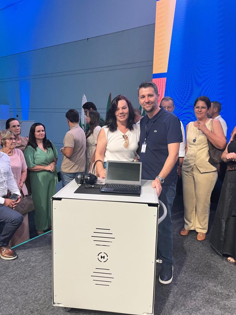 Duas escolas de União da Vitória são premiadas com kits tecnológicos