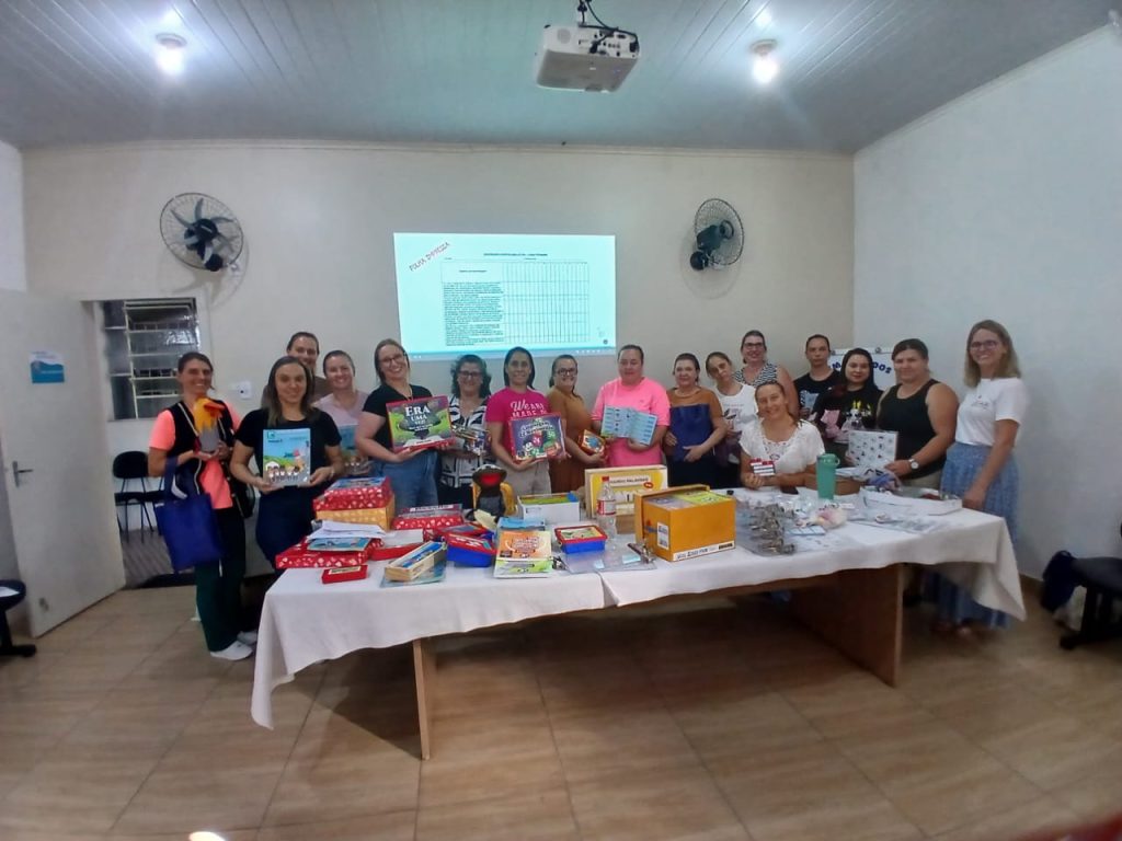 Secretaria de Educação realiza capacitação para professoras dos 2º anos com foco na alfabetização