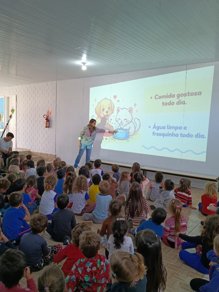 Defesa Animal realiza ciclo de palestras nos CMEIs sobre cuidados com os animais de estimação