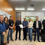 Ary Carneiro Jr. entrega ordem de serviço para revitalização da Avenida Bento Munhoz da Rocha Neto
